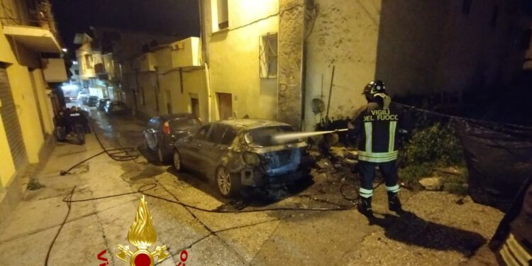 Siniscola: a fuoco un’auto di un’azienda agricola