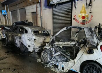 Quartu Sant’Elena: a fuoco tre auto in sosta in via Fiume