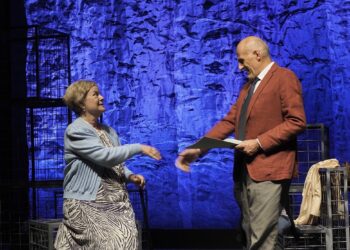 “Le Gratitudini”, per la stagione di prosa 2024/2025 del CeDAC, questa sera ad Alghero, domani a Olbia, sabato a Tempio, domenica a San Gavino Monreale e lunedì a Carbonia