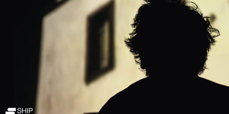 In occasione della riapertura del Teatro civico di Sassari, la compagnia Meridiano Mero propone lo spettacolo “Il pubblico bene”, di e con Simone Azzu e Martino Corrias