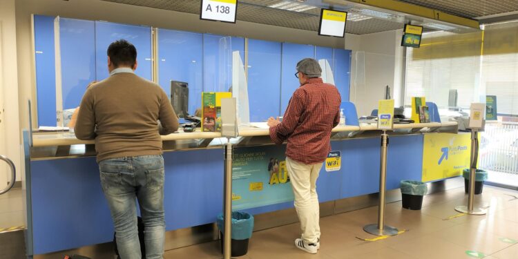 Negli uffici postali della Sardegna da martedì 1 aprile saranno in pagamento le pensioni del mese