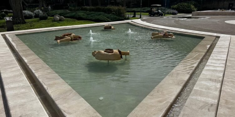 Cagliari: completato il restauro dei “Dormienti” di Mimmo Paladino