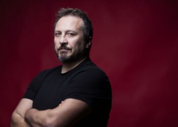 Lunedì a Cagliari la stand-up comedy di Giorgio Montanini di scena al Teatro Massimo col suo nuovo monologo, “Fall”