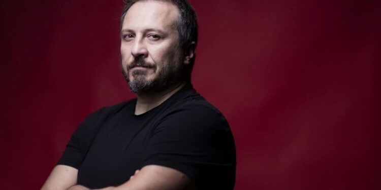 Lunedì a Cagliari la stand-up comedy di Giorgio Montanini di scena al Teatro Massimo col suo nuovo monologo, “Fall”