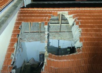 Fertilia: crolla il solaio di un edificio