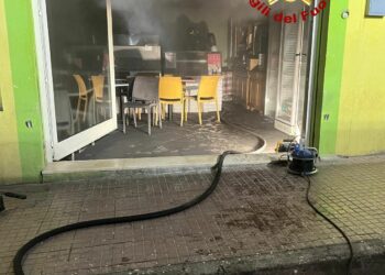 Dorgali: a fuoco una pizzeria in via La Marmora