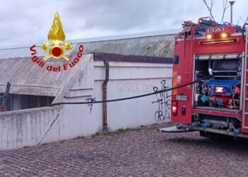 Sassari: incendio in un vecchio asilo a Carbonazzi