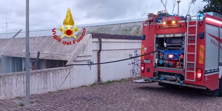 Sassari: incendio in un vecchio asilo a Carbonazzi