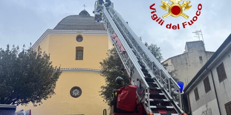 Mamoiada: un fulmine centra la cupola della chiesa di “Nostra Signora di Loreto”