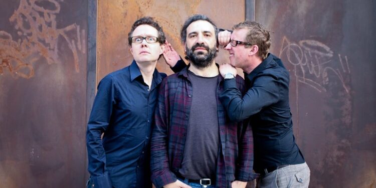 Stefano Bollani sarà il primo ospite del 38° festival Time in jazz, sul palco di Berchidda, l’11 agosto, con il Denmark Trio