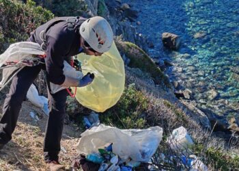 Alghero: ripulita la scogliera del Canal de l’Home Mort