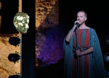 La poesia di Virgilio va in scena con “Liber Secundus: Ilio brucia” di Anagoor, giovedì 6 marzo, venerdì 7 marzo e sabato 8 marzo sempre alle 11.30 al Teatro Massimo di Cagliari (Sala M2)