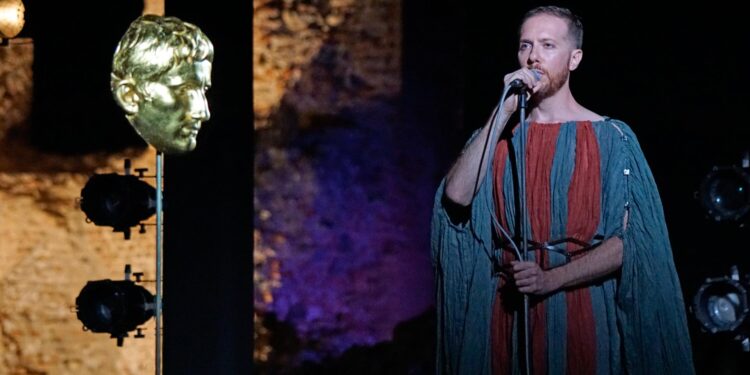 La poesia di Virgilio va in scena con “Liber Secundus: Ilio brucia” di Anagoor, giovedì 6 marzo, venerdì 7 marzo e sabato 8 marzo sempre alle 11.30 al Teatro Massimo di Cagliari (Sala M2)