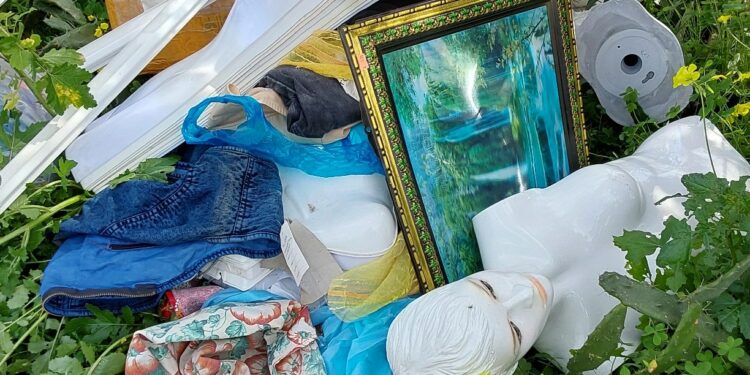 Oristano: abbandono di rifiuti in campagna denunciati due cinesi