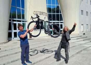 Vittime di un furto in Sardegna, tra gli oggetti restituiti una bicicletta da 10mila euro