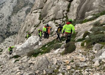 Oliena: salvato un arrampicatore bloccato in parete
