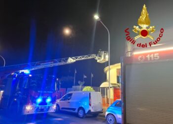 Sassari: a fuoco un’insegna luminosa in via Luna e Sole