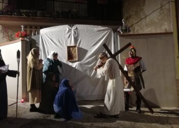 Illorai: la Confraternita “Mama ‘e su nie” ha organizzato la Via Crucis vivente