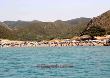 Corona celebra un secolo di vita sulle spiagge e presenta la piattaforma “Corona 100”: 4 spiagge italiane tra le 100 selezionate, tra cui due in Sardegna: La Pelosa e Cala Domestica