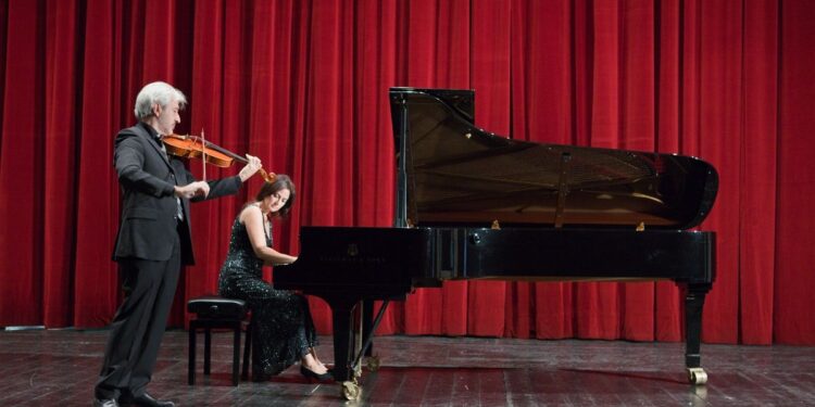 Sabato 5 aprile, a Palazzo Siotto, a Cagliari, un intenso viaggio nel Romanticismo in musica per la Mousiké Téchne con il violista Dimitri Mattu e la pianista Angela Oliviero,