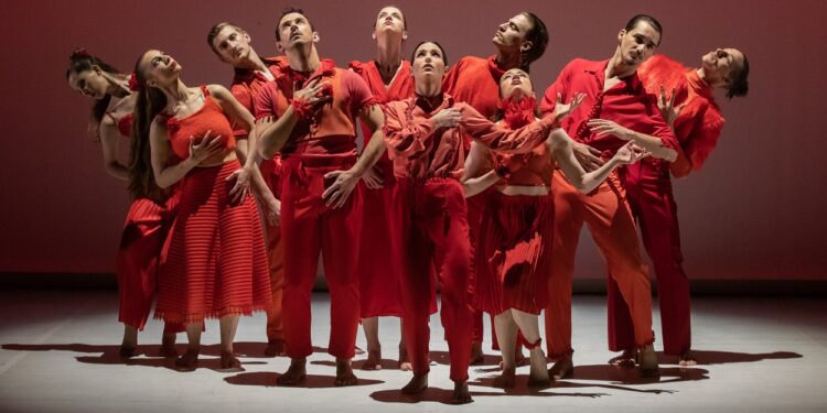 Sabato 5 (ore 20.30) e domenica (ore 19.00) a Cagliari e lunedì 7 aprile (ore 20.30) a Sassari, la stagione di danza 2024/2025 del CeDAC propone “Frida”