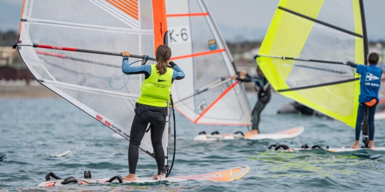 Brilla ancora una volta il Windsurfing Club Cagliari, a Ostia, nella prima tappa di Coppa Italia delle classi giovanili windsurf Techno 293 e iQFoil