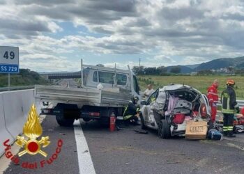 Incidente stradale nei pressi del bivio di Berchidda, due persone in ospedale