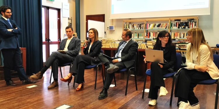 Trasporto marittimo e decarbonizzazione. La Regione: «Cruciale agire su elettrificazione delle banchine e puntare su mezzi ibridi»