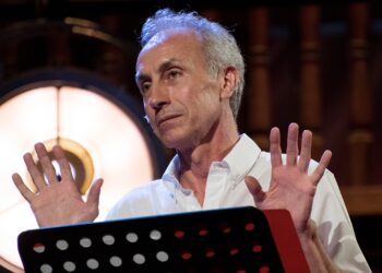 Il 6 e 7 maggio, al Teatro Massimo di Cagliari, andrà in scena “I Migliori Danni della nostra vita”, spettacolo di e con Marco Travaglio