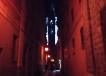 Alghero: illuminato il campanile della Cattedrale di Santa Maria