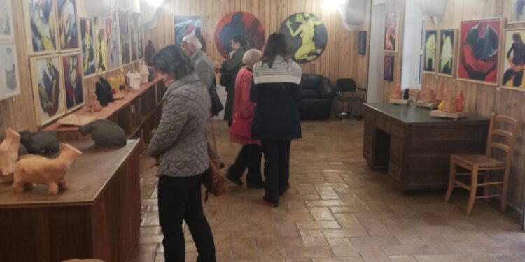 Il genocidio a Gaza e la speranza di pace nell’opera del nuorese Pietro Costa