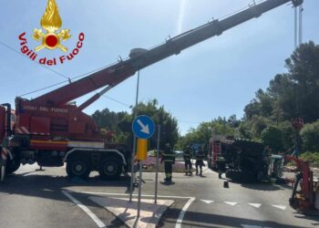 Tissi: un trattore si ribalta sulla provinciale 3