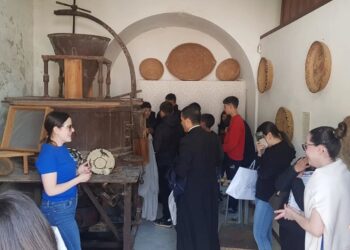 Il 5 e il 7 maggio 2025, Blu Food Ogliastra ha fatto tappa a Villagrande Strisaili con due incontri dedicati ai ragazzi delle scuole elementari e medie del paese