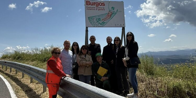 Burgos: inaugurato il cartello di sensibilizzazione “Fermati! Apri e denuncia”