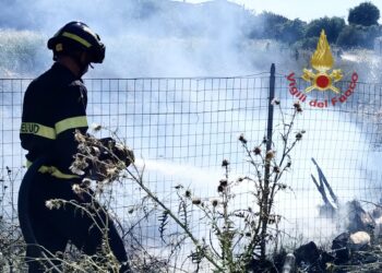 I vigili del fuoco di Cagliari sono intervenuti ieri pomeriggio per l’incendio di un canneto in via Giotto, a Quartu Sant’Elena