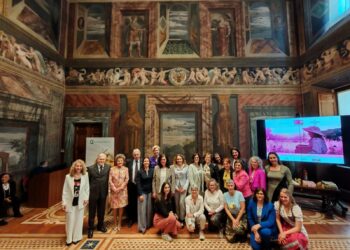 In occasione dell’8ª Giornata mondiale delle api, l’apicoltrice Anna Maria Cabiddu di Siurgus Donigala ha ritirato a Roma il premio APInRosa 