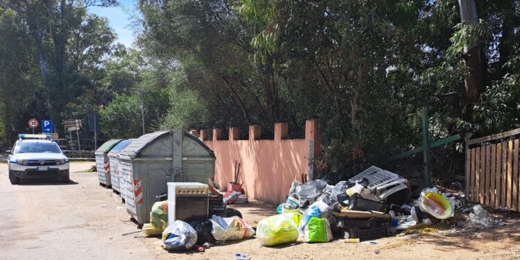 Arzachena: 16 sanzioni in un giorno per abbandono di rifiuti