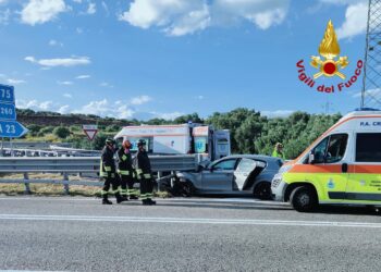 San Teodoro: incidente stradale sulla statale 131 Dcn, quattro persone in ospedale