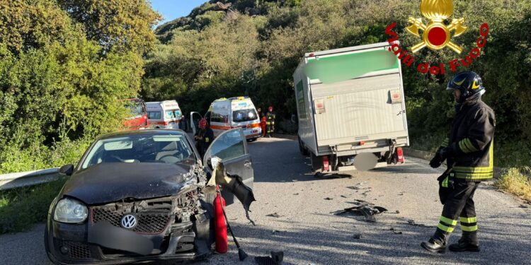 Incidente stradale sulla Benetutti-Nule, due persone in ospedale
