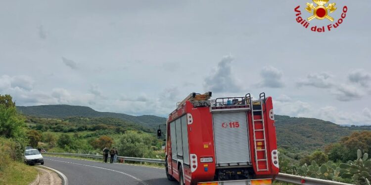Neoneli: finisce fuori strada con la moto, una persona in ospedale