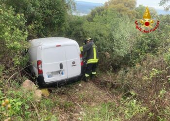 Nughedu Santa Vittoria: incidente stradale sulla provinciale 15