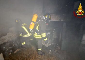 Orani: a fuoco un’abitazione, intervengono i vigili del fuoco