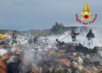 Santa Teresa Gallura: incendio all’interno di una discarica