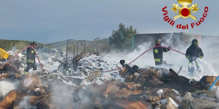 Santa Teresa Gallura: incendio all’interno di una discarica