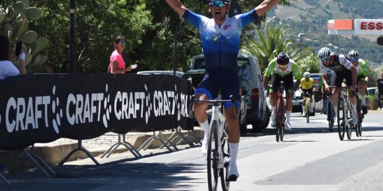 Giro della Baronia: vittoria per distacco a Villacidro, un esercito di specialisti sotto gli occhi attenti di Fabio Aru