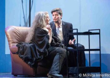 Sabato 17 e domenica 18 maggio, al Teatro TSE di Cagliari, va in scena “L’Onorevole, il Poeta e la Signora” di Aldo De Benedetti