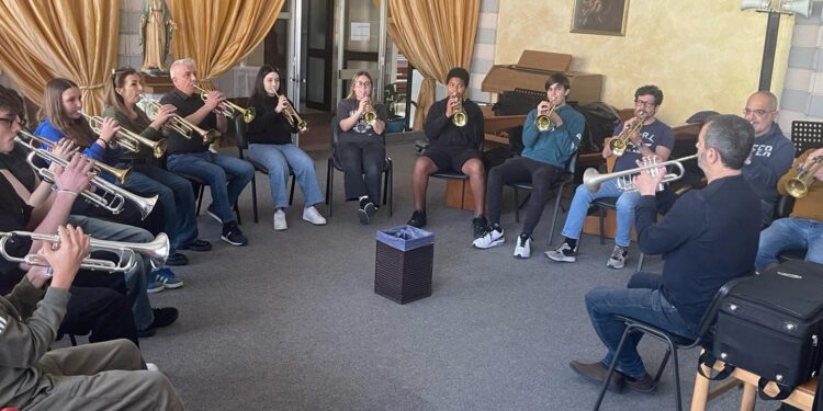 Olbia, il Festival Contrasti prende il via con una grande performance di Andrea Lucchi