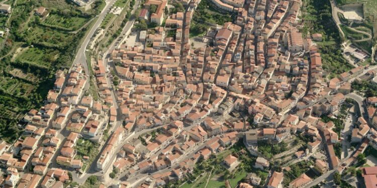 Stop alle antenne selvagge: Sennori si dota di un regolamento comunale per l’installazione di impianti di tele/radio comunicazione