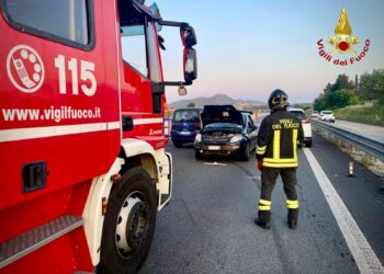 I vigili del fuoco del Comando di Cagliari sono intervenuti intorno alle ore 20.00 sulla S.S. 131, al km 22, per un incidente che ha coinvolto tre auto