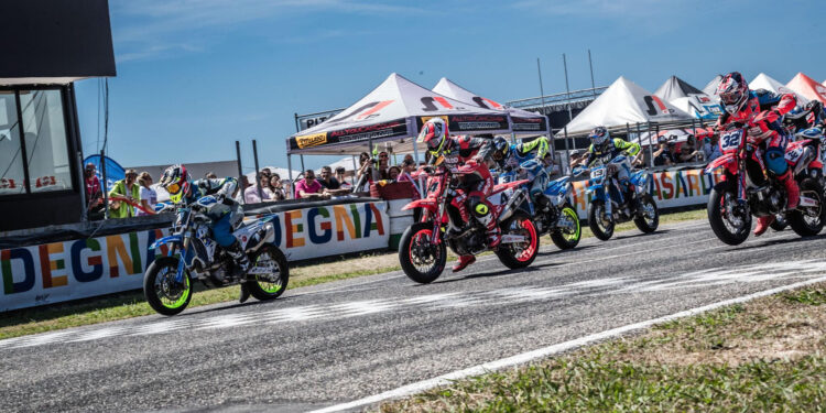 Sfida mondiale con l’S1GP della Sardegna: i campioni della SuperMoto tornano a Tramatza
